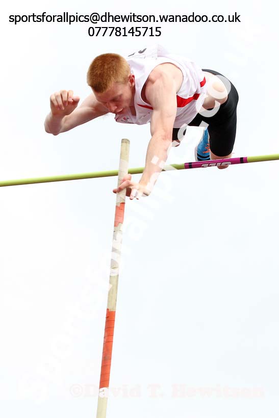 Mens under-20s pole vault, Northern Senior and Under-20s Track and Field Champs., Manchester. Photo: David T. Hewitson/Sports for All Pics